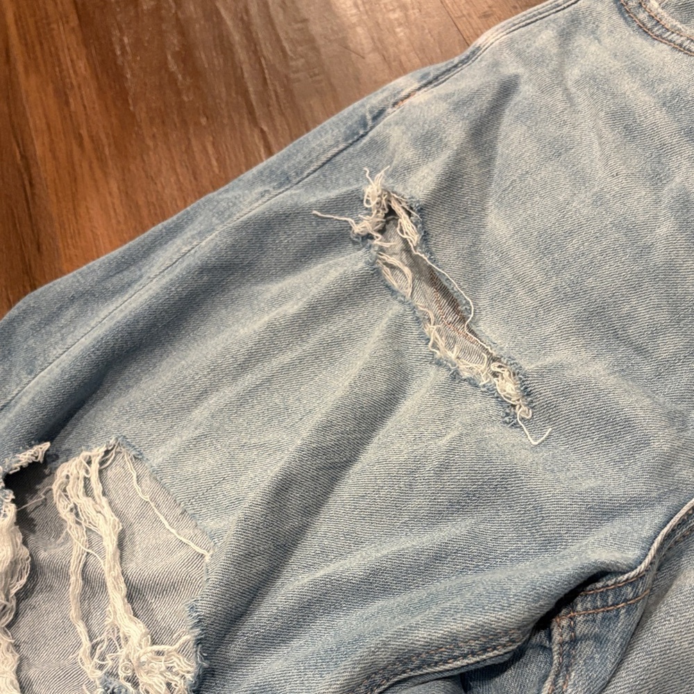 American Eagle | Distressed Light Blue Jeans - Picture 5 of 7